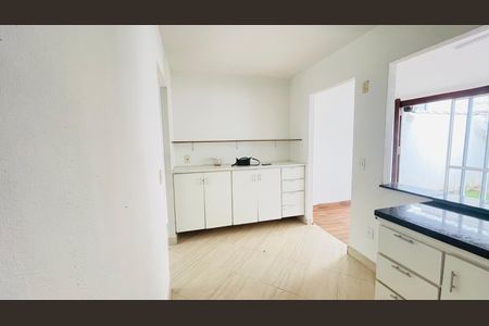 Cozinha de casa de condomínio para alugar com 3 quartos, 91m² em Jardim Isis, Cotia