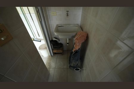 Banheiro de serviço de casa à venda com 2 quartos, 109m² em Vila Camilópolis, Santo André