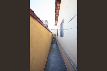 Corredor de casa à venda com 3 quartos, 300m² em Vila Pérola, Belo Horizonte