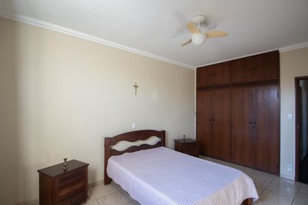 Suíte de casa à venda com 3 quartos, 300m² em Vila Pérola, Belo Horizonte