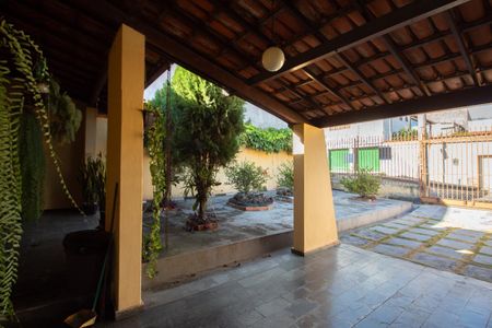 Garagem de casa à venda com 3 quartos, 300m² em Vila Pérola, Belo Horizonte