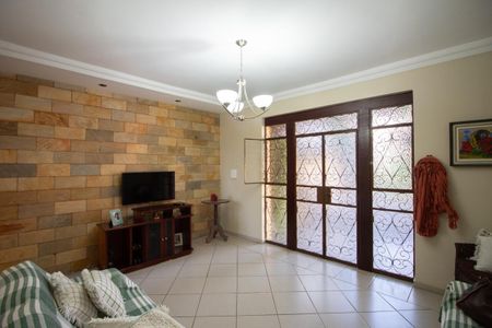 Casa à venda com 3 quartos, 300m² em Vila Pérola, Belo Horizonte