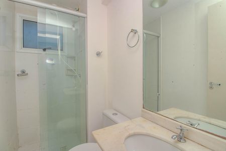 Banheiro da Suíte de apartamento para alugar com 3 quartos, 69m² em Vila Ipiranga, Porto Alegre