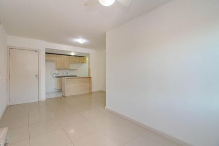 Sala de apartamento para alugar com 3 quartos, 69m² em Vila Ipiranga, Porto Alegre