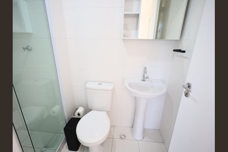 Banheiro de apartamento para alugar com 2 quartos, 46m² em Quitaúna, Osasco