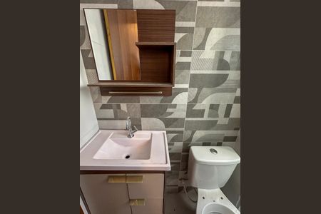 Banheiro de casa de condomínio para alugar com 1 quarto, 27m² em Sacomã, São Paulo