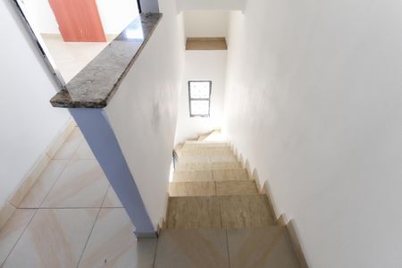 Casa de condomínio para alugar com 60m², 2 quartos e 1 vaga Casa de condomínio para alugar com 60m², 2 quartos e 1 vagaEscada