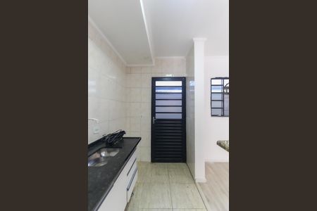 Cozinha de casa de condomínio para alugar com 2 quartos, 60m² em Núcleo Lageado, São Paulo