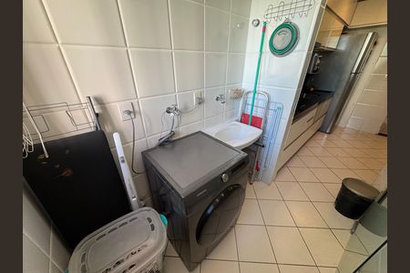 Apartamento à venda com 77m², 3 quartos e 2 vagas Apartamento à venda com 77m², 3 quartos e 2 vagasÁrea de Serviço