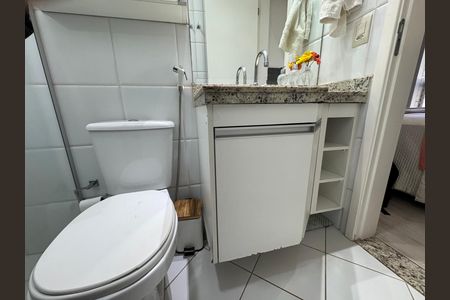 Apartamento à venda com 77m², 3 quartos e 2 vagas Apartamento à venda com 77m², 3 quartos e 2 vagasBanheiro da suíte 1