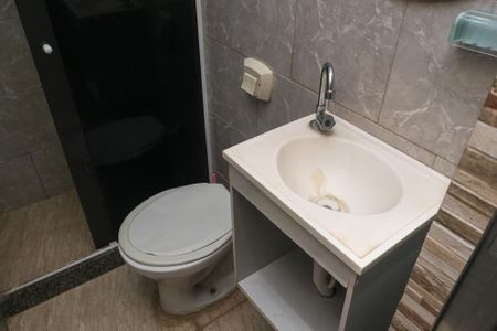 Casa de condomínio para alugar com 55m², 2 quartos e sem vaga Casa de condomínio para alugar com 55m², 2 quartos e sem vagaBanheiro Segundo Andar