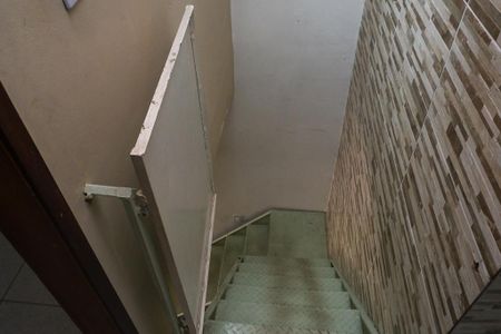 Casa de condomínio para alugar com 55m², 2 quartos e sem vaga Casa de condomínio para alugar com 55m², 2 quartos e sem vagaEscadaria