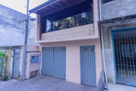 Casa para alugar com 450m², 3 quartos e 3 vagas Casa para alugar com 450m², 3 quartos e 3 vagasFachada