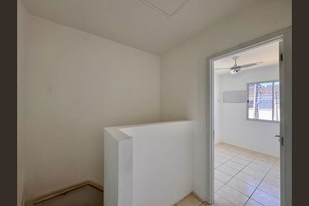 Hall dos dormitórios de apartamento para alugar com 3 quartos, 90m² em Vargem Grande, Rio de Janeiro