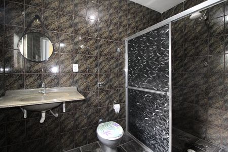 Banheiro de casa para alugar com 2 quartos, 120m² em Conjunto Habitacional Santa Etelvina Ii, São Paulo