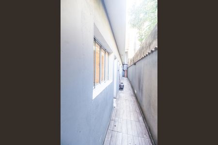 Corredor de casa para alugar com 3 quartos, 120m² em Jardim Maria Beatriz, Carapicuíba