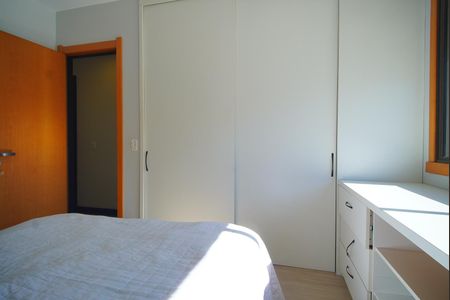 Suíte de apartamento à venda com 3 quartos, 90m² em Santa Cecília, Porto Alegre