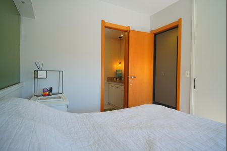 Suíte de apartamento à venda com 3 quartos, 90m² em Santa Cecília, Porto Alegre