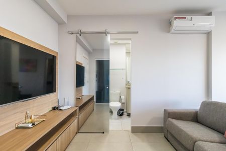Sala de apartamento à venda com 2 quartos, 70m² em Empresarial 18 do Forte, Barueri