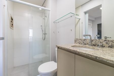 Banheiro 1 de apartamento à venda com 2 quartos, 70m² em Empresarial 18 do Forte, Barueri