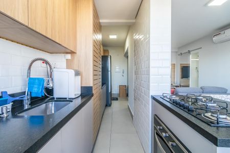 Cozinha de apartamento à venda com 2 quartos, 70m² em Empresarial 18 do Forte, Barueri