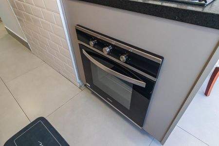 Cozinha de apartamento à venda com 2 quartos, 70m² em Empresarial 18 do Forte, Barueri