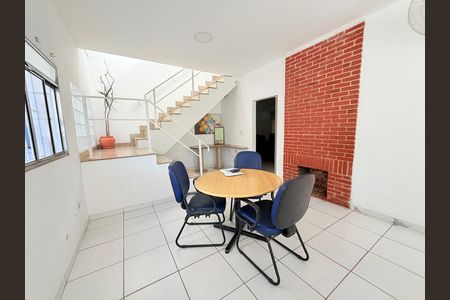 Casa para alugar com 320m², 4 quartos e 6 vagasSala