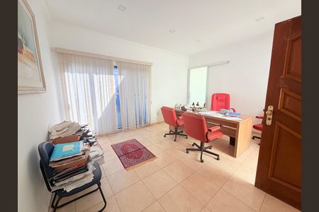 Casa para alugar com 320m², 4 quartos e 6 vagasQuarto