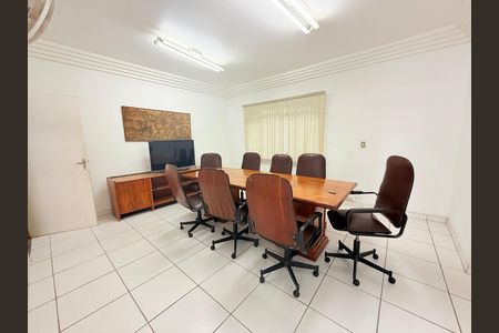 Casa para alugar com 320m², 4 quartos e 6 vagasQuarto