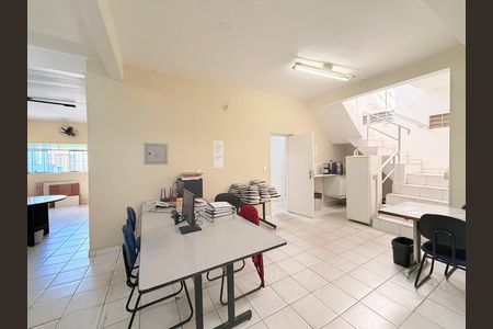 Casa para alugar com 320m², 4 quartos e 6 vagasSala
