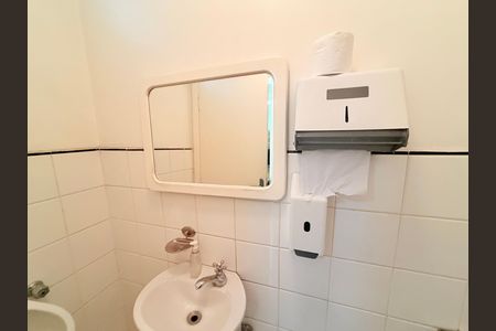 Casa para alugar com 320m², 4 quartos e 6 vagasBanheiro