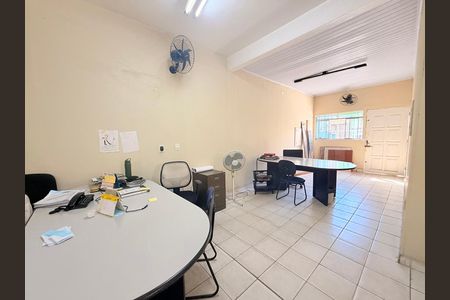 Casa para alugar com 320m², 4 quartos e 6 vagasQuarto