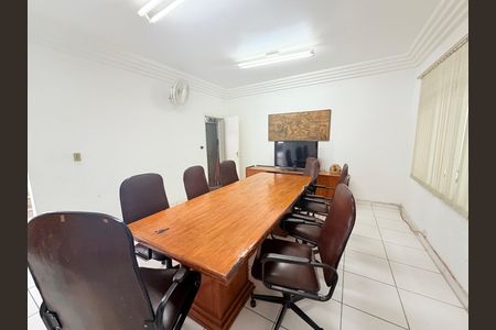 Casa para alugar com 320m², 4 quartos e 6 vagasQuarto