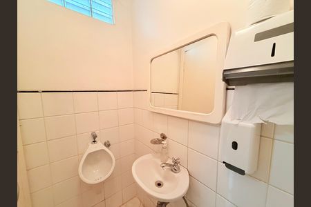 Casa para alugar com 320m², 4 quartos e 6 vagasBanheiro