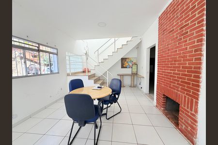 Casa para alugar com 320m², 4 quartos e 6 vagasSala