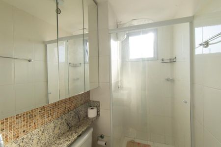 Banheiro Social de apartamento para alugar com 2 quartos, 50m² em Pinheirinho, Curitiba
