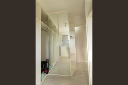 Quarto 1 de apartamento para alugar com 2 quartos, 50m² em Pinheirinho, Curitiba