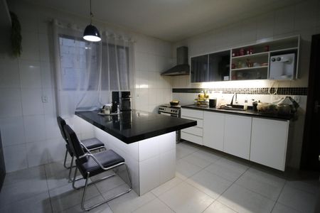 Cozinha de casa de condomínio para alugar com 4 quartos, 420m² em Taquara, Rio de Janeiro