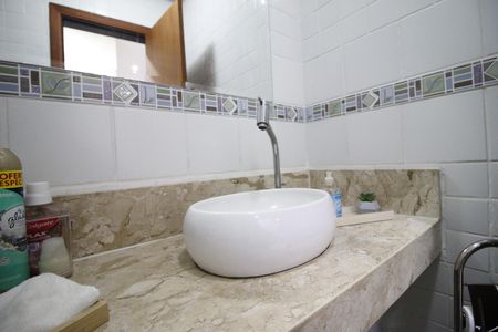 Casa de condomínio para alugar com 420m², 4 quartos e 2 vagasLavabo