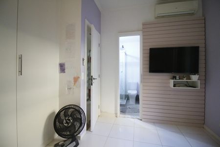 Casa de condomínio para alugar com 420m², 4 quartos e 2 vagasSuíte 3