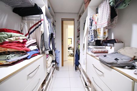 Casa de condomínio para alugar com 420m², 4 quartos e 2 vagasCloset da suíte 4