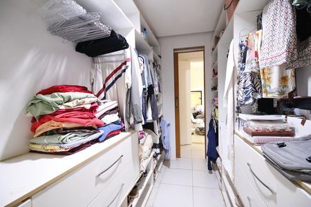 Casa de condomínio para alugar com 420m², 4 quartos e 2 vagasCloset da suíte 4