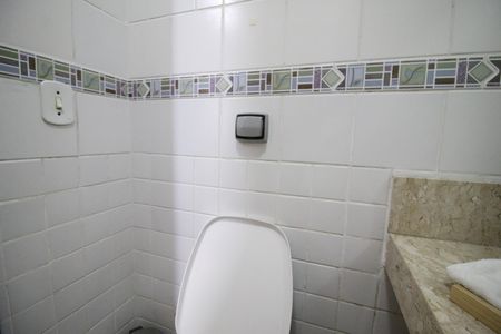 Casa de condomínio para alugar com 420m², 4 quartos e 2 vagasLavabo