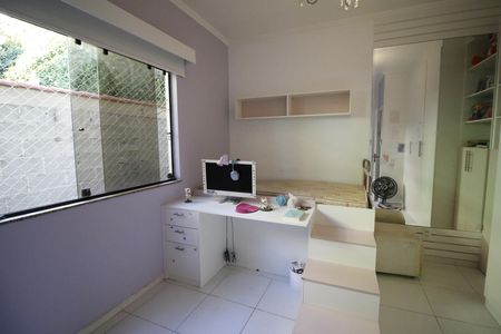 Casa de condomínio para alugar com 420m², 4 quartos e 2 vagasSuíte 3