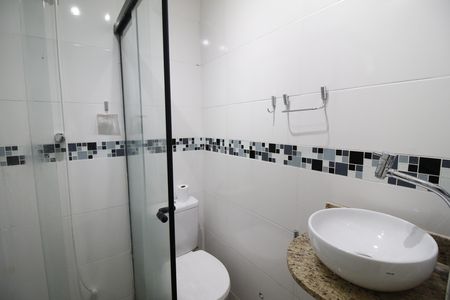Casa de condomínio para alugar com 420m², 4 quartos e 2 vagasBanheiro da Suíte 2