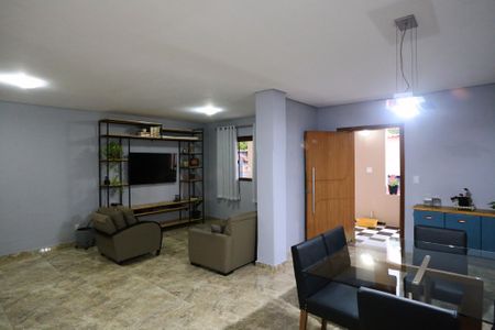 Casa à venda com 3 quartos, 384m² em Vera Cruz, Belo Horizonte