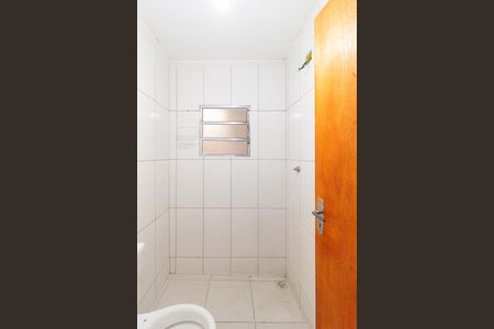 Banheiro de casa para alugar com 2 quartos, 70m² em Vila Silviania, Carapicuíba