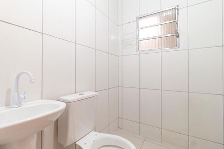 Banheiro de casa para alugar com 2 quartos, 70m² em Vila Silviania, Carapicuíba