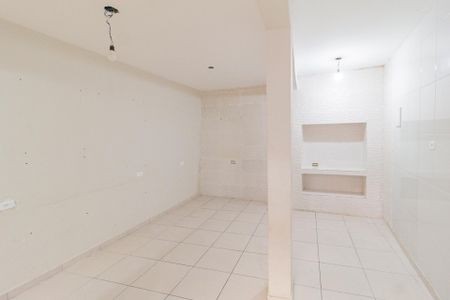 Sala de casa para alugar com 2 quartos, 70m² em Vila Silviania, Carapicuíba