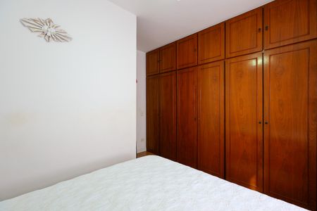Casa de condomínio à venda com 160m², 3 quartos e 4 vagas Casa de condomínio à venda com 160m², 3 quartos e 4 vagasQuarto 1